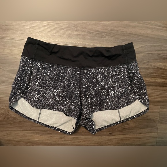 Lululemon Run Times Short Mini Splatter White Black size 4 - Picture 7 of 8